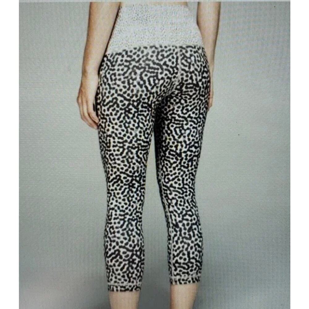 Lululemon Wunder under crop animal print high waisted leggings lounge 4 - Picture 2 of 10